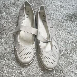 - VJH mary jane neutral light tan walking shoes size 10